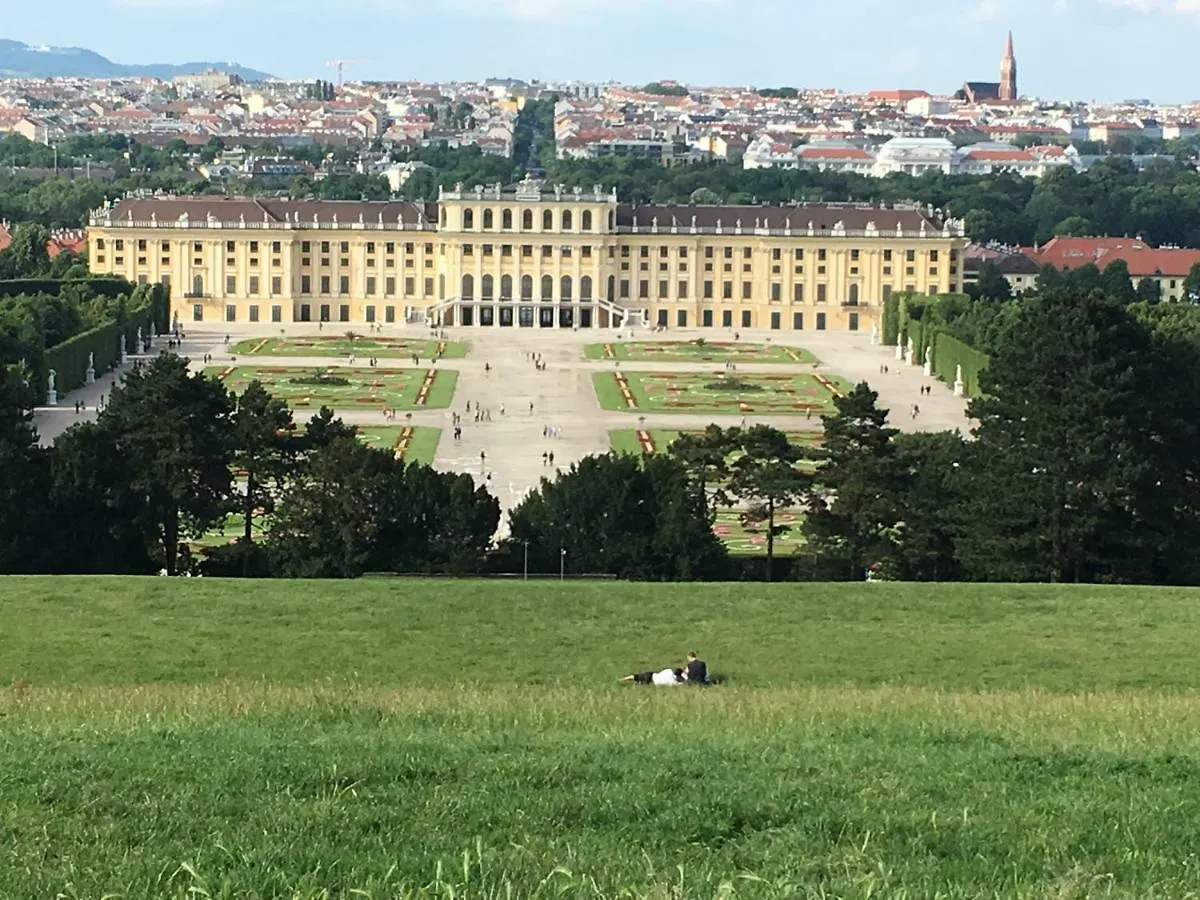 Schoen Wohnen Naehe Schoenbrunn Vienna 0*,  Austria